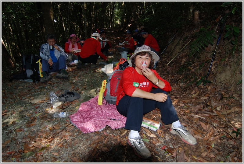 2012-10-07 11-18-06登山口午餐.JPG